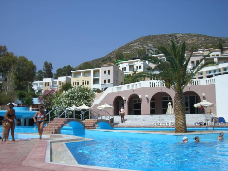 Panoramablick vom Pool Fodele Beach & Water Park Holiday Resort