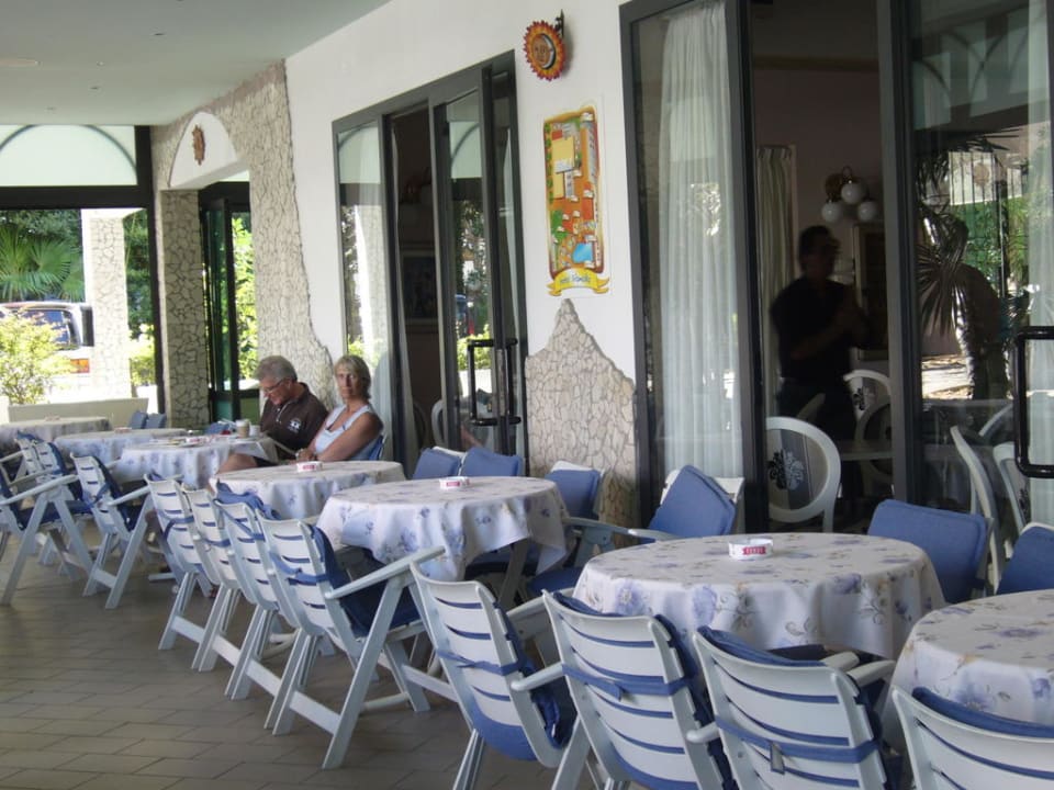 La zona relax fuori dall'hotel Hotel Giamaika