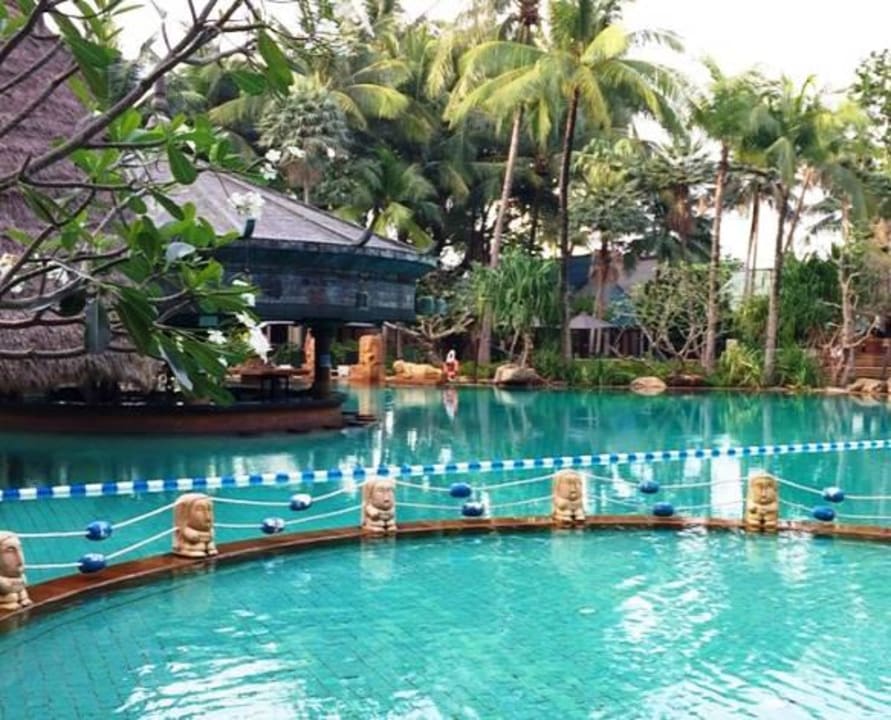 Бассейн Mövenpick Resort & Spa Karon Beach Phuket