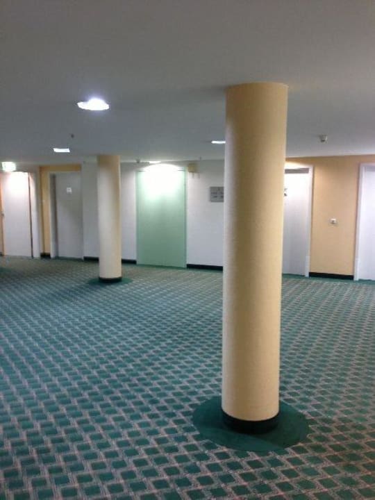 Flure Mercure Hotel Berlin Tempelhof