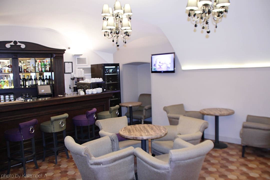 Барный зал ресторана Villa Aston Hotel Aston