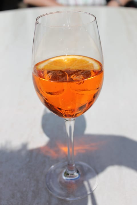 Getränk im Alpenhof im Biergarten Alpenhof Lodge Passeiertal