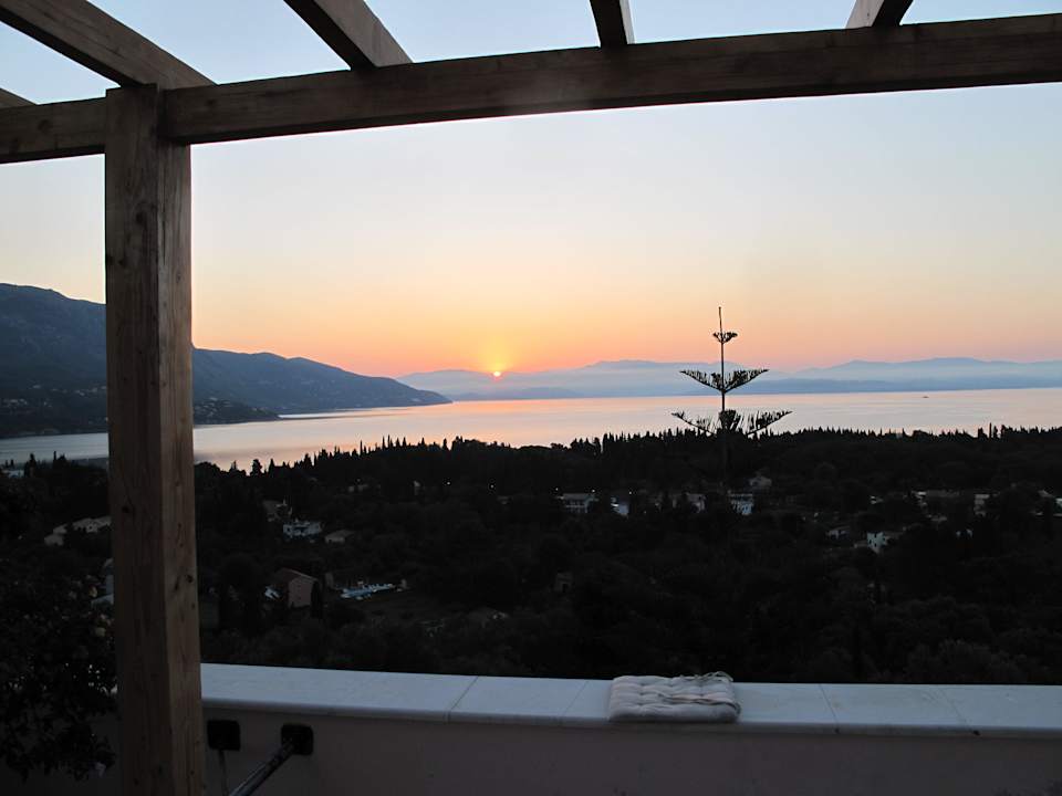 Bild 3 Terrasse - Blick zum Meer - Sonnenaufgang Villa Anna Castello