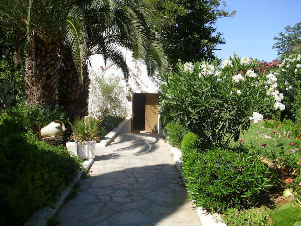 Weg zum Zimmer The Orangers Beach Resort and Bungalows