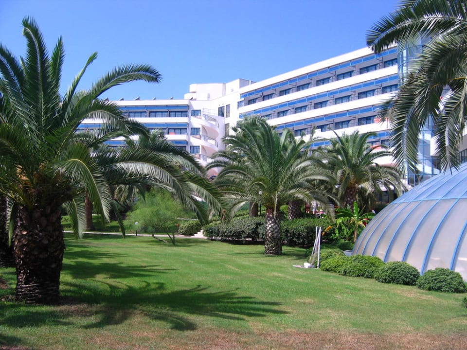 Территория отеля Sunrise Resort Hotel