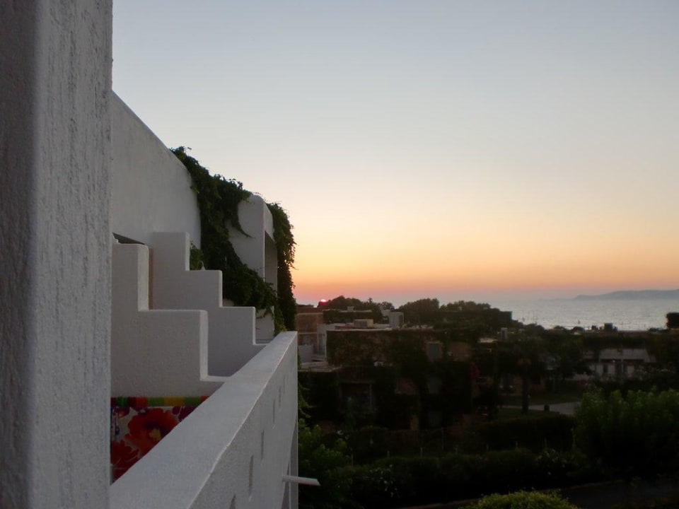 Zimmer mit Meerblick am Abend Anissa Beach & Village