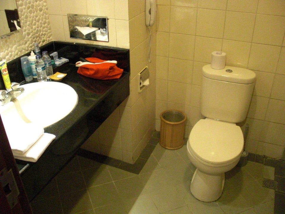 Badezimmer - Superior-Zimmer im alten Gebäudeteil Bali Mandira Beach Resort & Spa