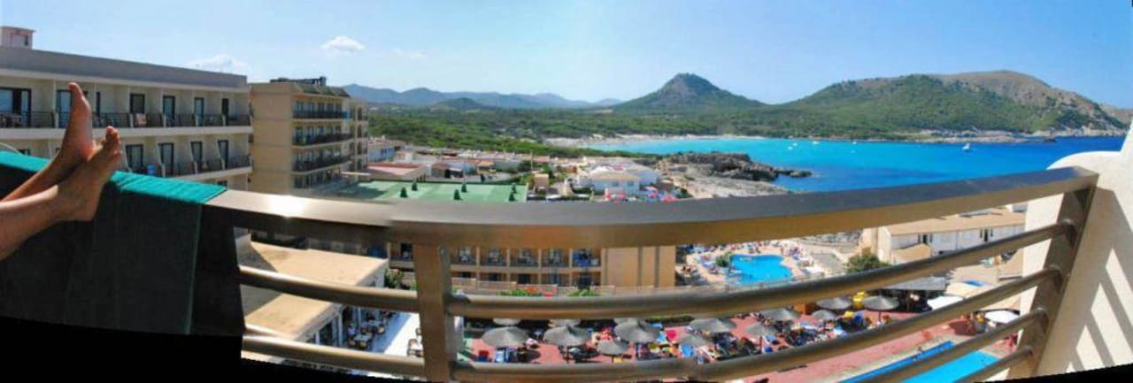 Schöne Aussicht vom Balkon auf die Bucht allsun Hotel Lux de Mar