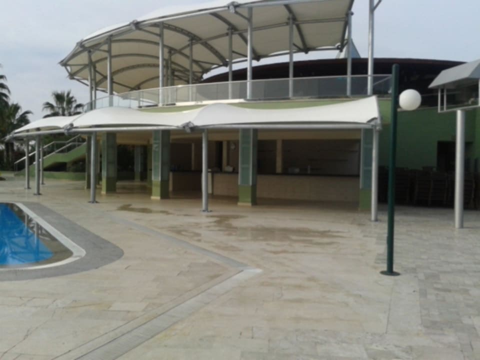 Poolbar - Tische und Stühle "abgeräumt" !!! VONRESORT Golden Coast