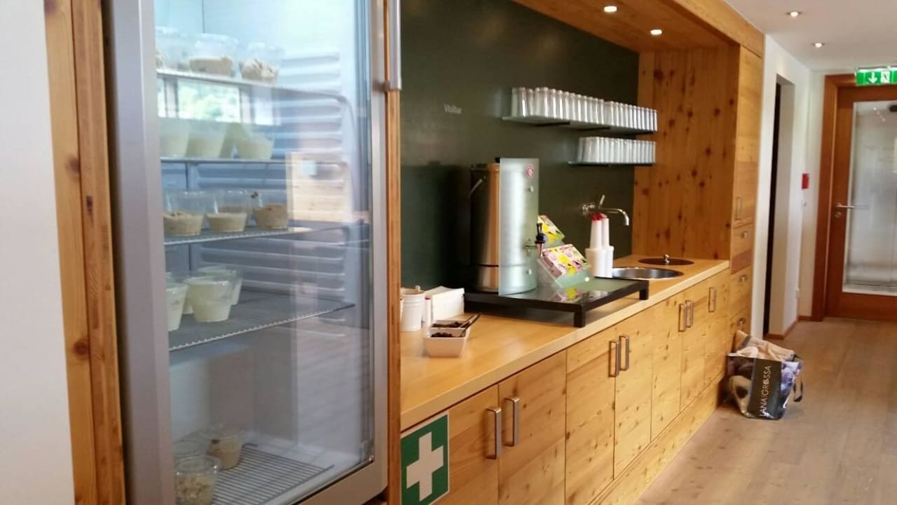 Gastro-Ecke mit gratis Joghurt, Müsli, Tee, Saft SPA Hotel Erzherzog Johann