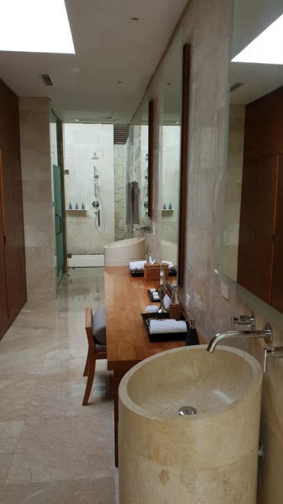 Zimmer Candi Beach Resort and Spa