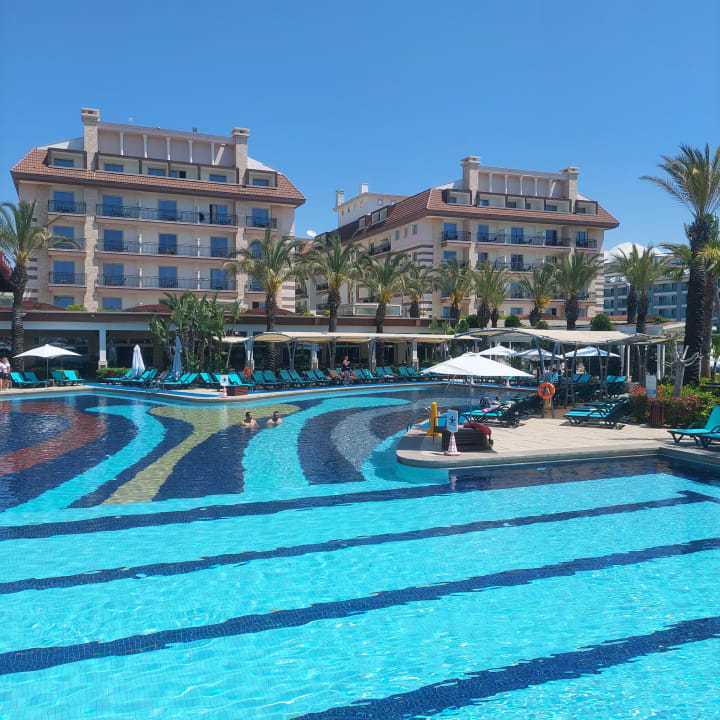 Pool Crystal Family Comfort Collection