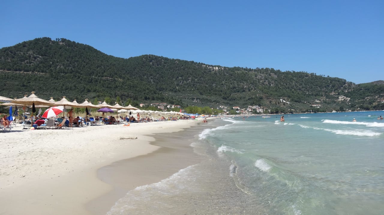 Blick nach links am Strand entlang Alexandra Golden Boutique - Adults only