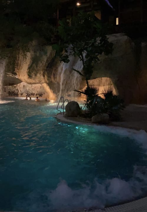 Pool Tropical Islands Resort