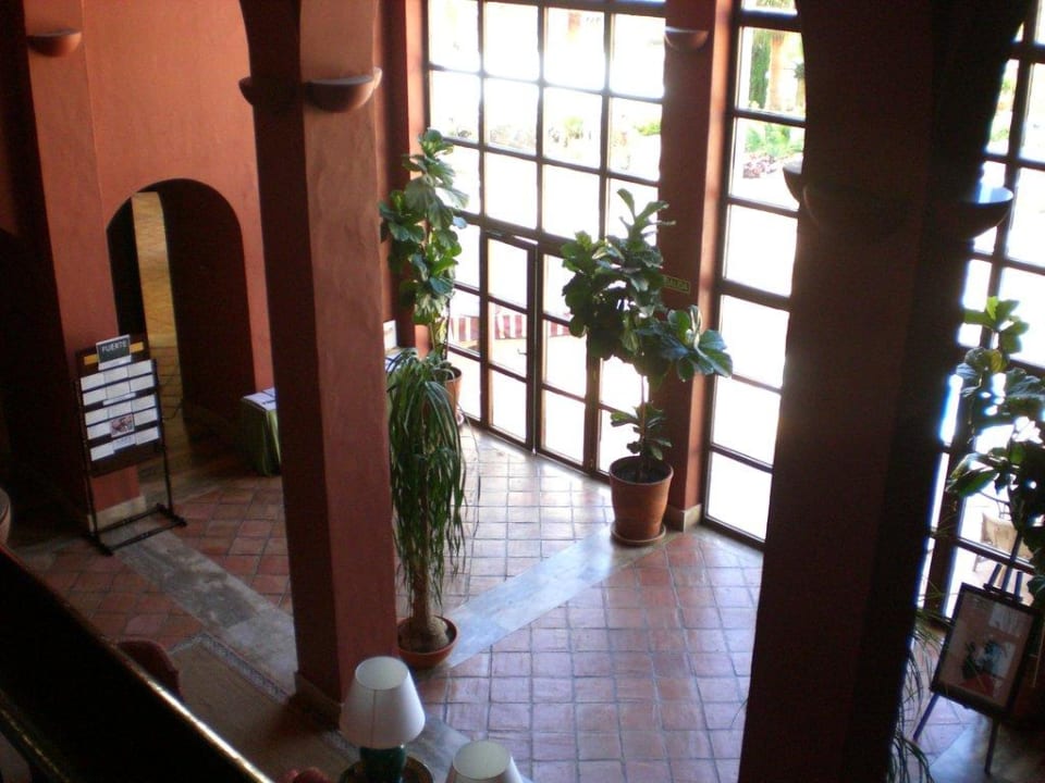 Ausblick von der Lobby auf die Hotelhalle Fuerte Conil-Resort
