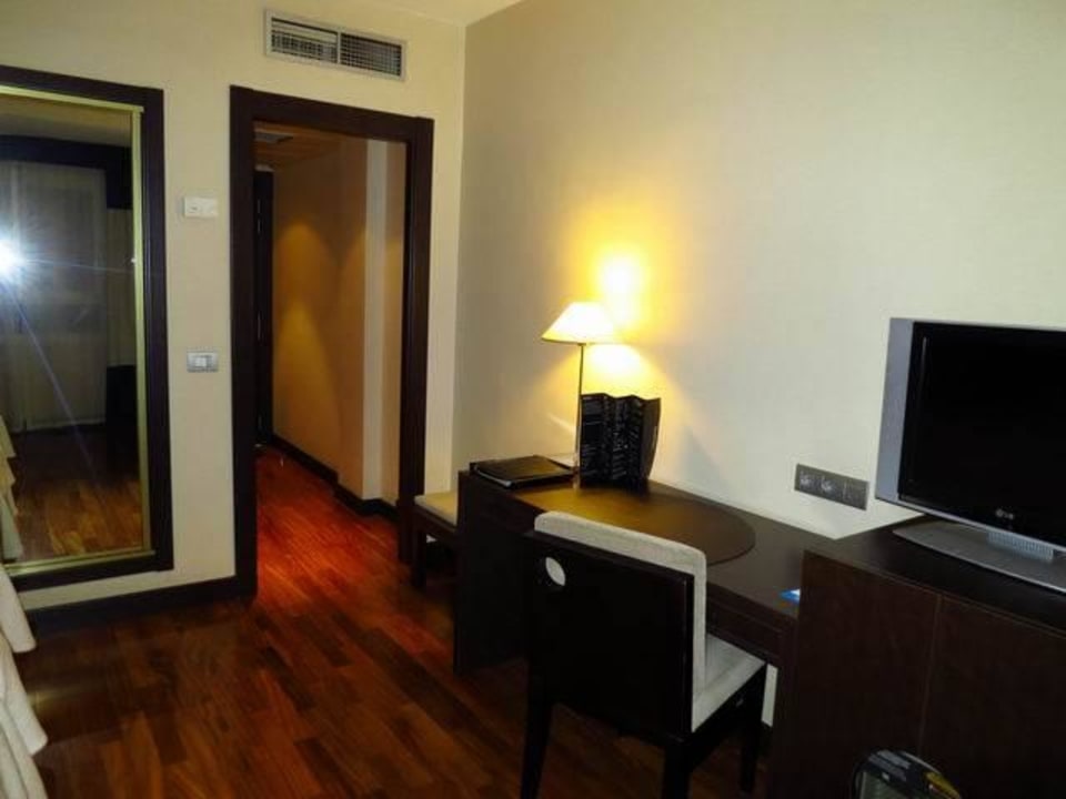 Innenraum – Zimmerbereich- Schlafraum NH Canciller Ayala Vitoria