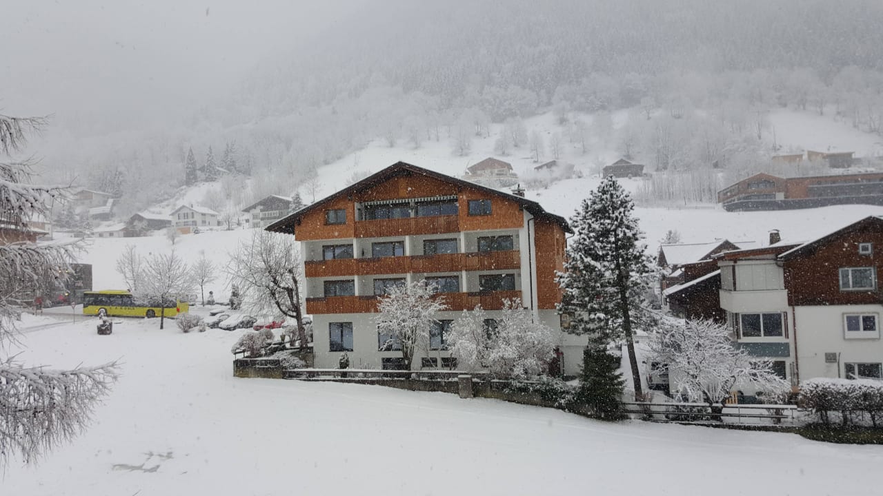 Blick vom Hotel zur Hauptstraße Sporthotel Beck