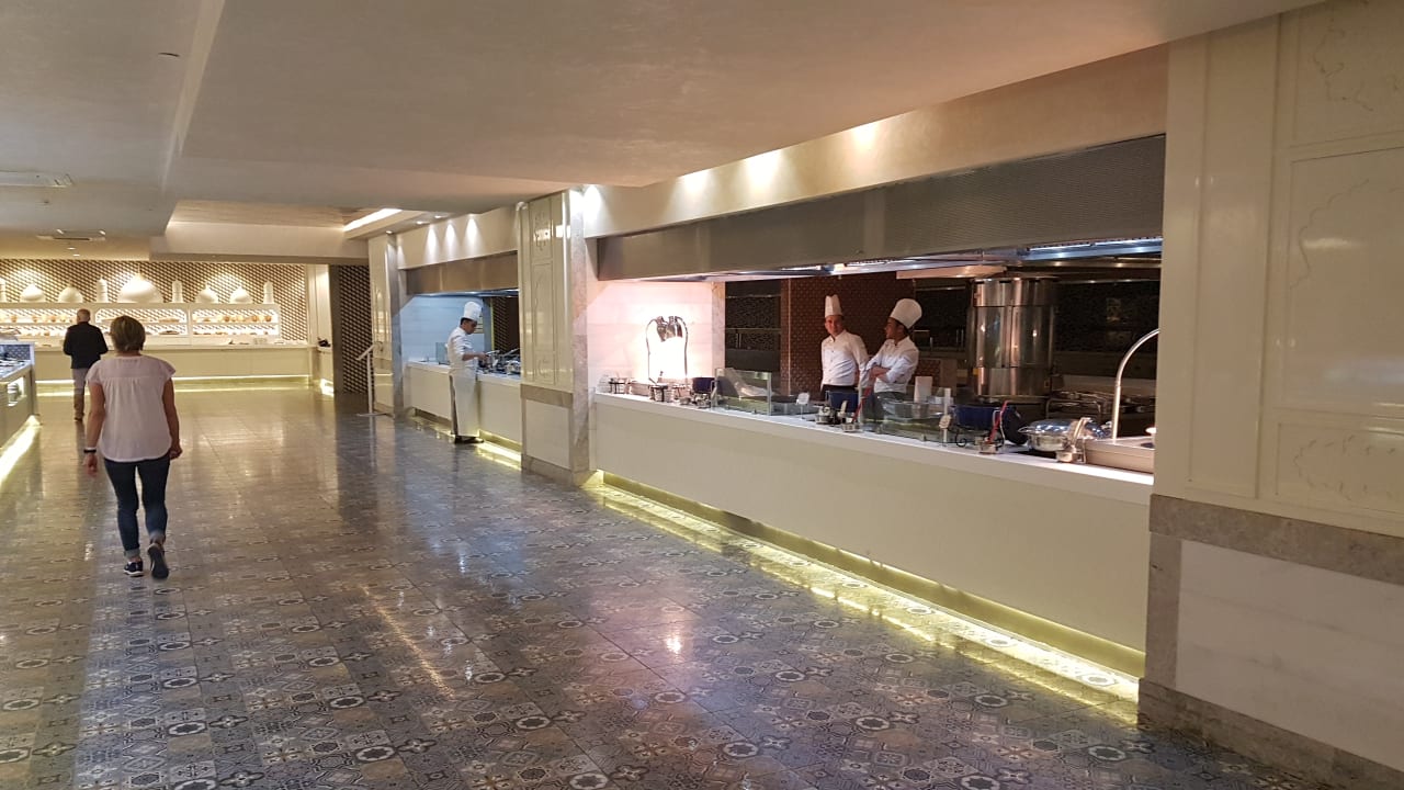 Gastro Royal Taj Mahal Hotel