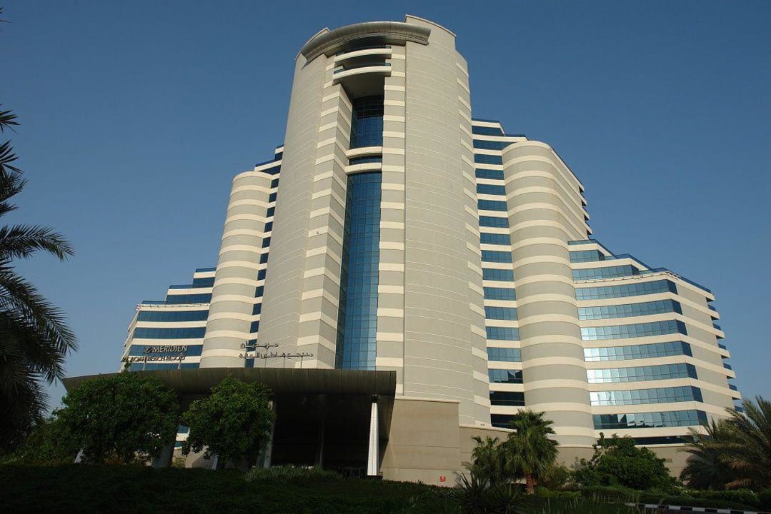 Vorderansicht Hotel Le Meridien Al Aqah Beach Resort