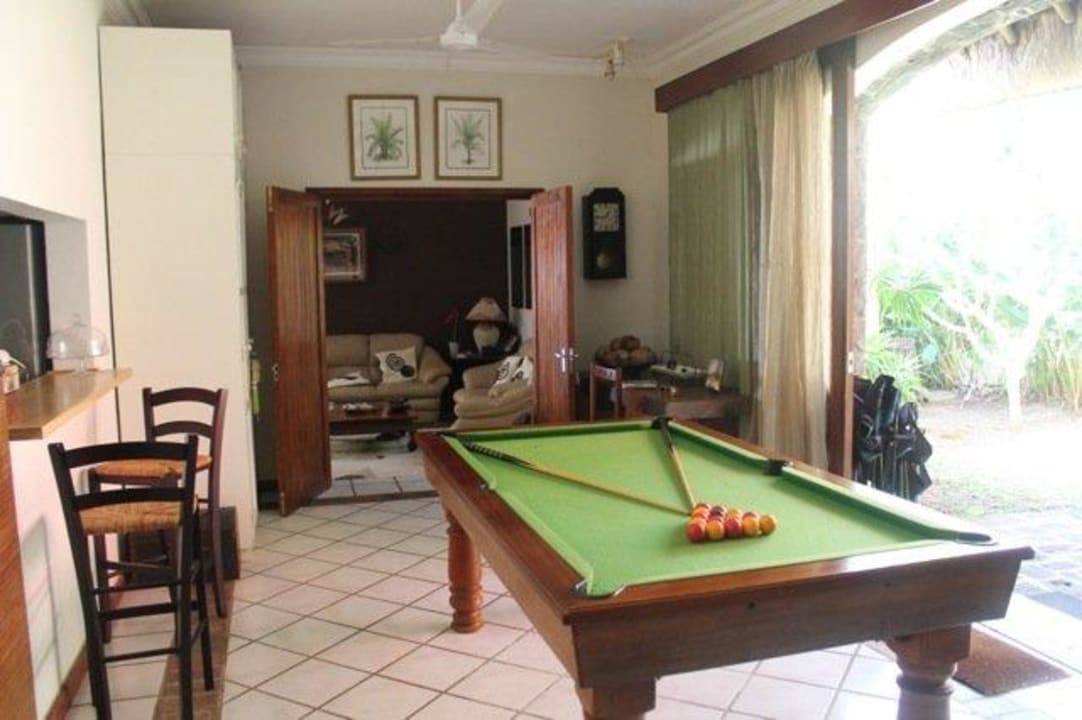 Table pool Villa & Studio Cazalines