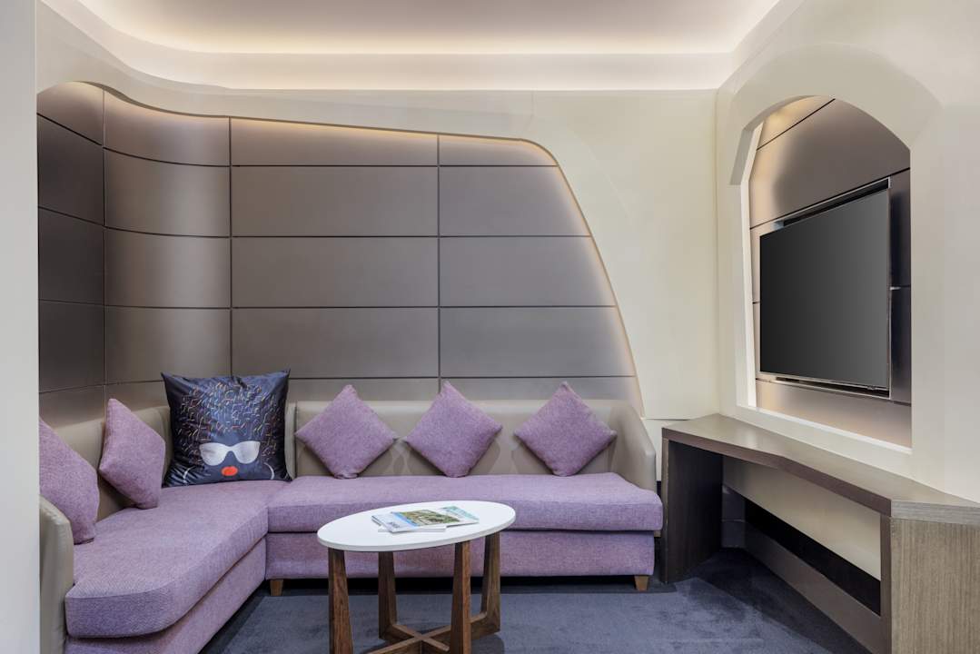 Zimmer V Hotel Dubai, Curio Collection by Hilton