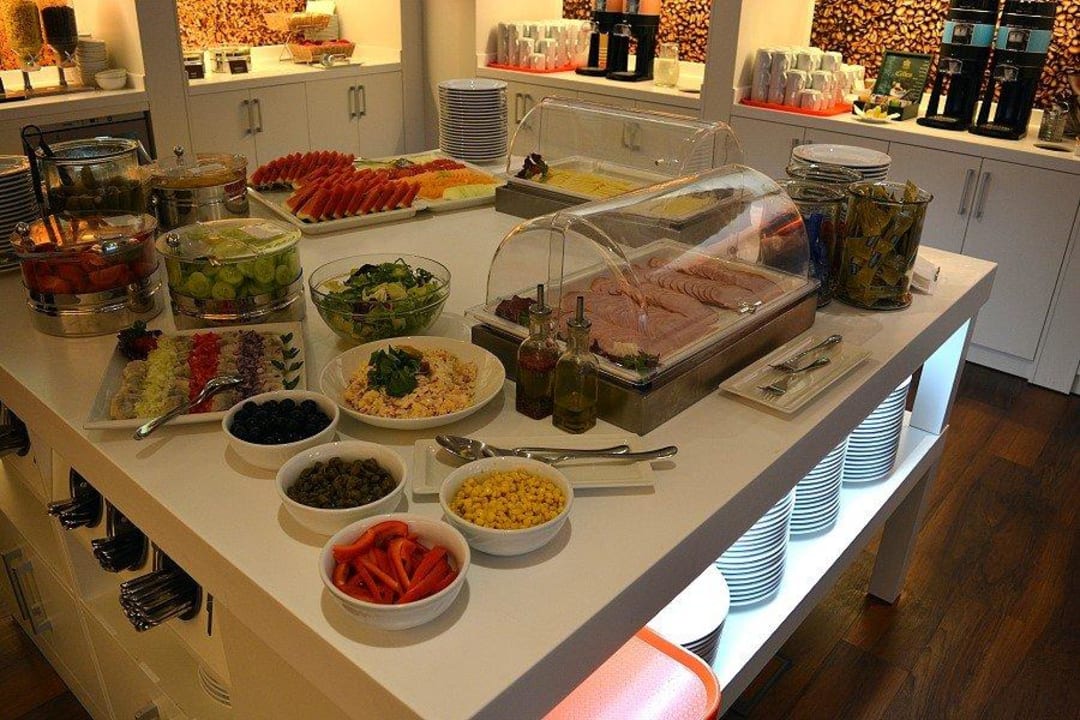 Frühstücks-Buffet Salate Hampton By Hilton Gdańsk Airport