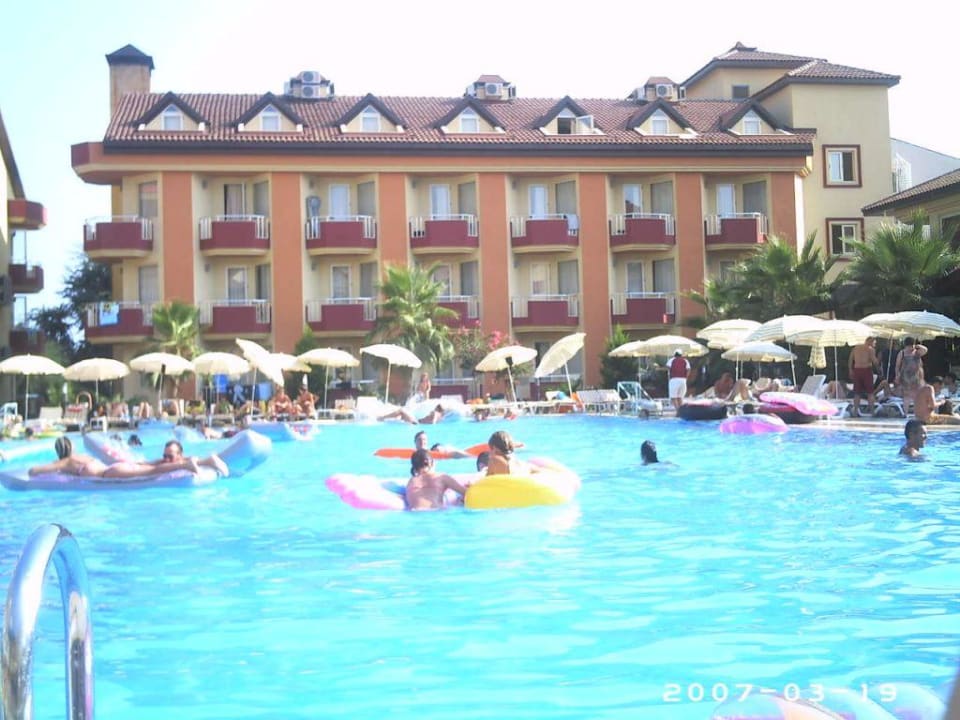 pool und teil des hotels Hotel Orfeus Park