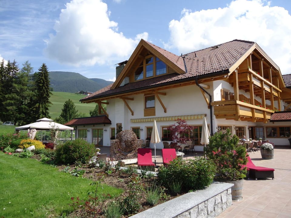 Terrasse Restaurant seitlich Hotel Alpen Tesitin