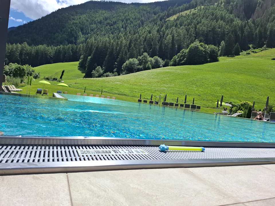 Pool Hotel Schwarzenstein