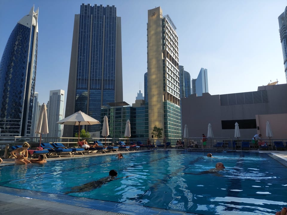 Pool Rose Rayhaan by Rotana