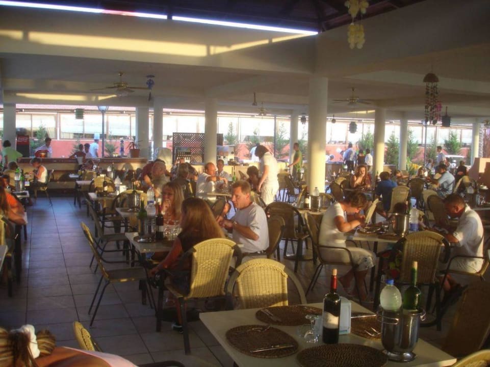 Aussenbereich des Hauptrestaurants Sunis Elita Beach Resort & Spa