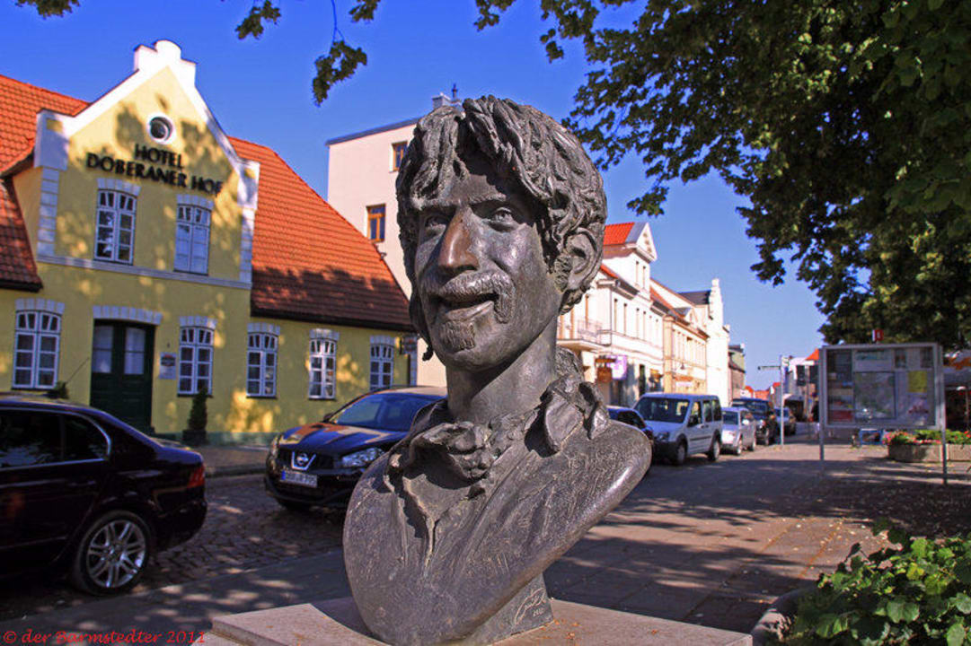 Außenansicht für Frank Zappa - Denkmal Hotel Doberaner Hof