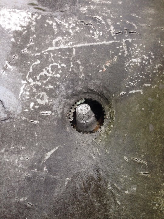 Improvisierter Abfluss auf Balkon ProfilHotels Richmond Hotel