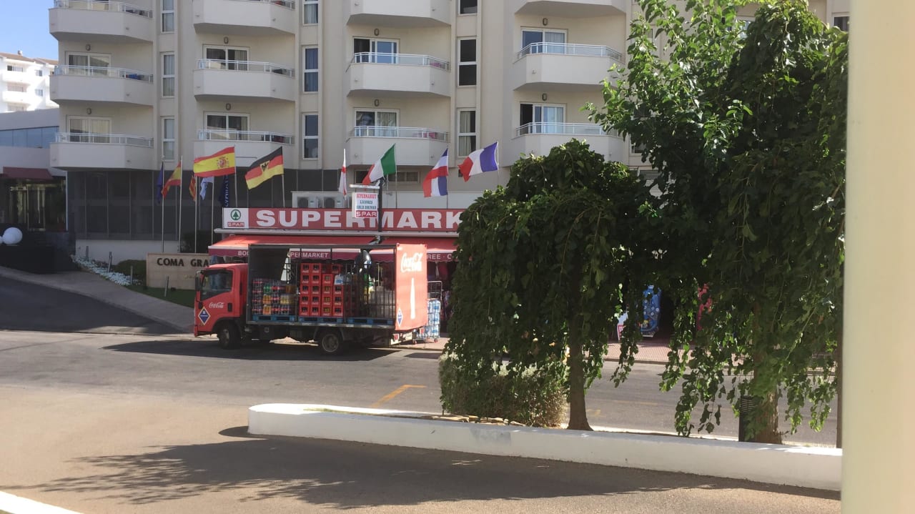 Supermarkt direkt vor dem Hotel Welikehotel Marfil Playa