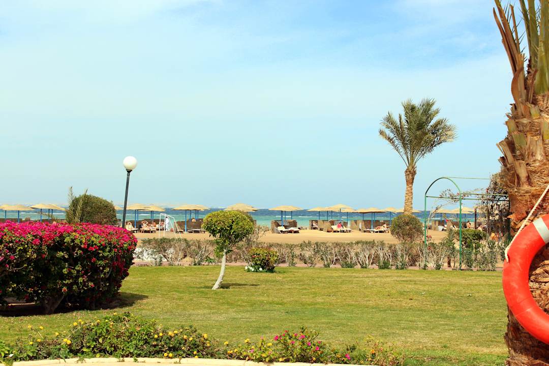 Вид от бассейна Hurghada Long Beach Resort