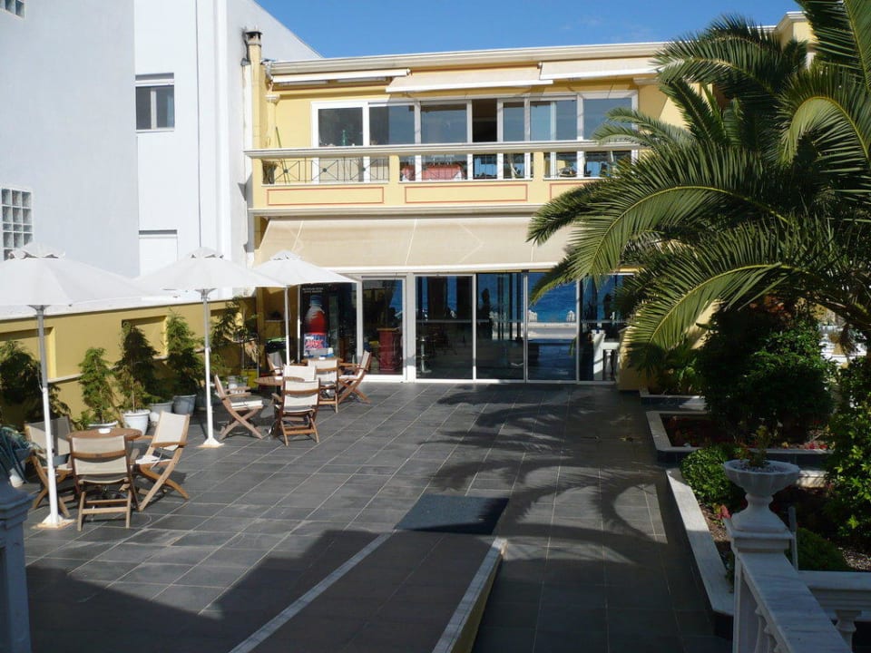 Zwischen Lobby und den Zimmern Hotel Cristina Maris