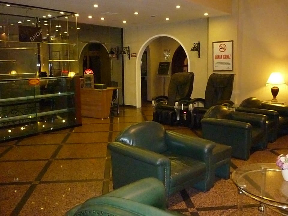 Sitzbereich in der Lobby Hotel Black Bird