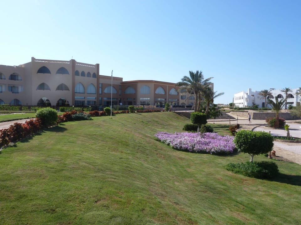 Blütenmeer am Hauptpool Three Corners Equinox Beach Resort