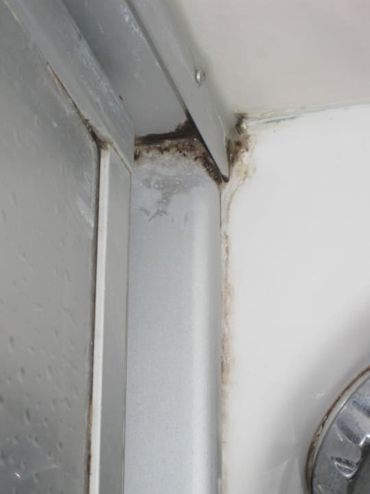 Ablagerungen in der Duschkabine Residenz am Yachthafen