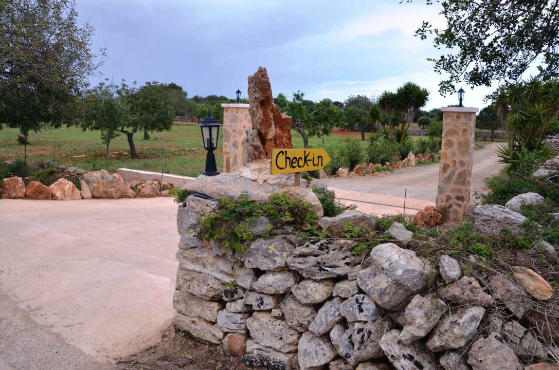 Einfahrt zum Check In Finca Son Marimon