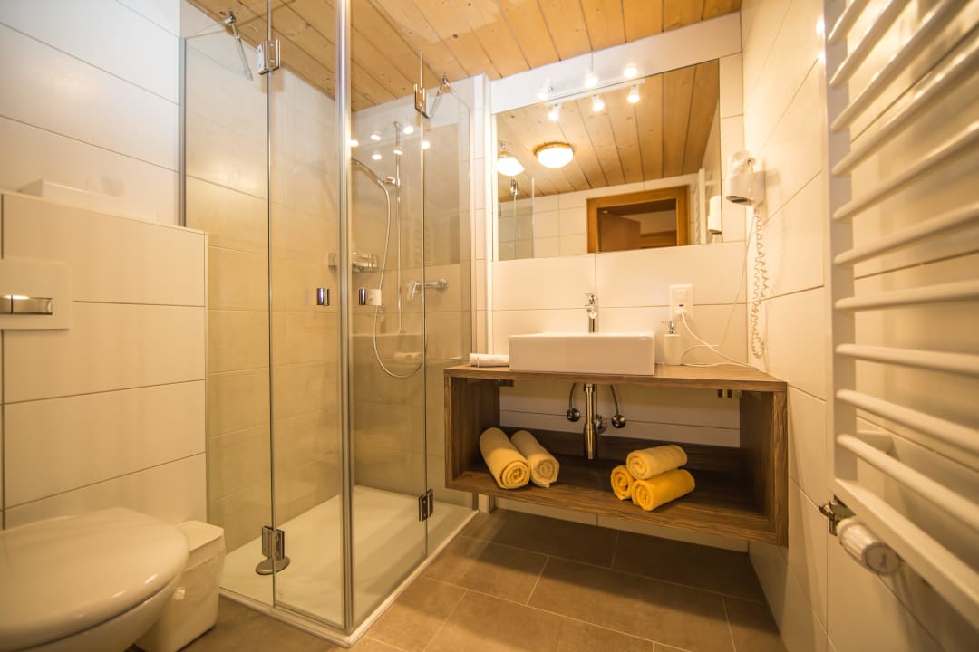 Bad mit Dusche Hotel Cresta