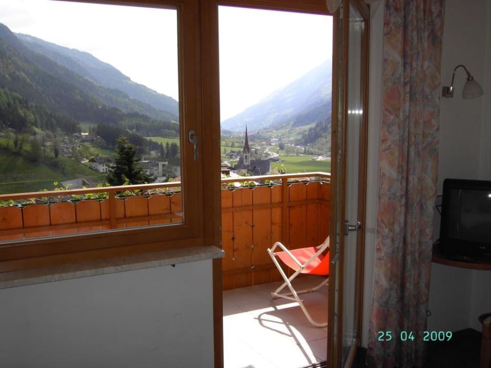 Blick aus Zimmer 105 ins Passeiertal Panoramahotel Wildschütz