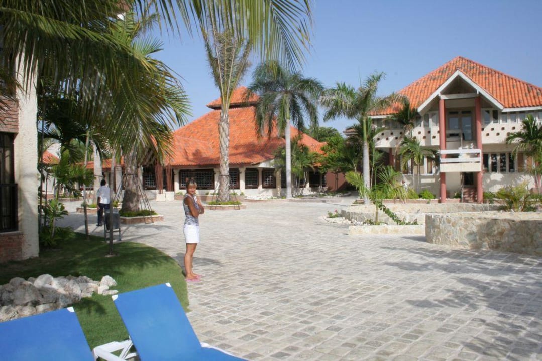 Hotelanlage, vom Strand zur Rezeption 14 Villas Bavaro Resort & Spa