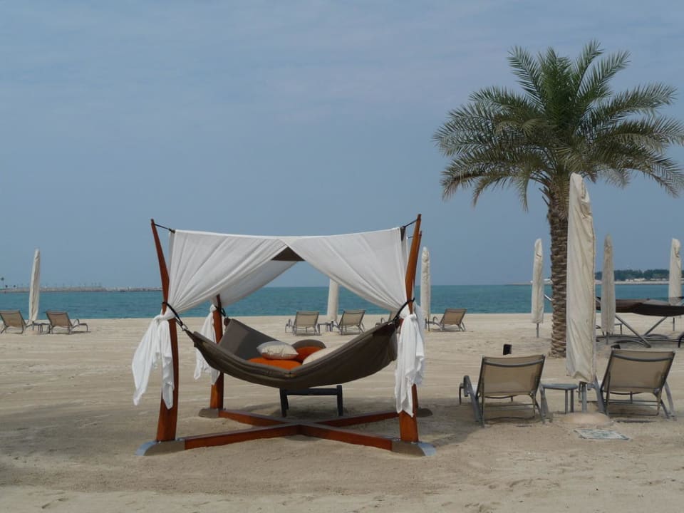 Relaxen am Strand Emirates Palace Mandarin Oriental