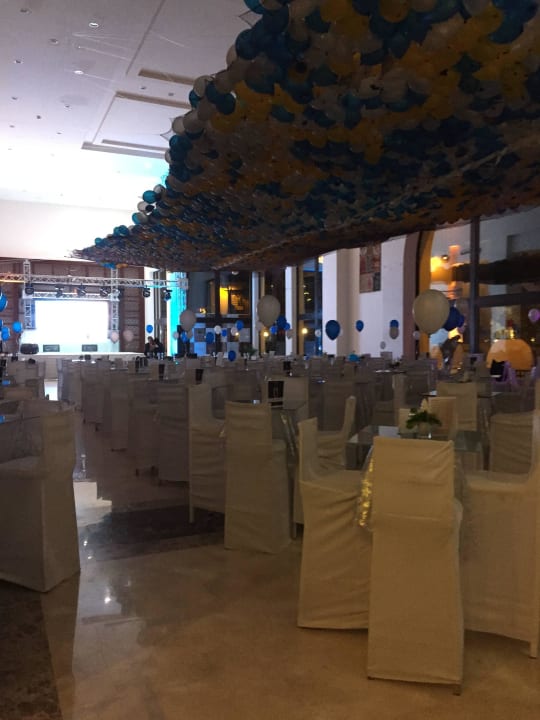 In der Lobby wurde gefeiert. Steigenberger Aqua Magic