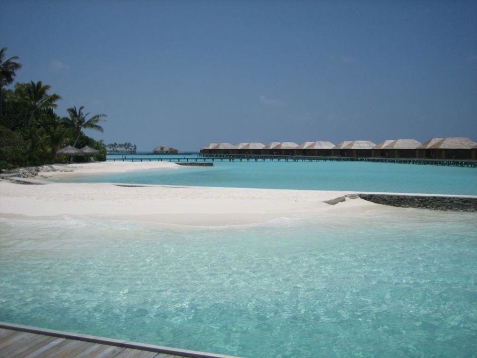 Blick vom Steg aus Veligandu Maldives Resort Island