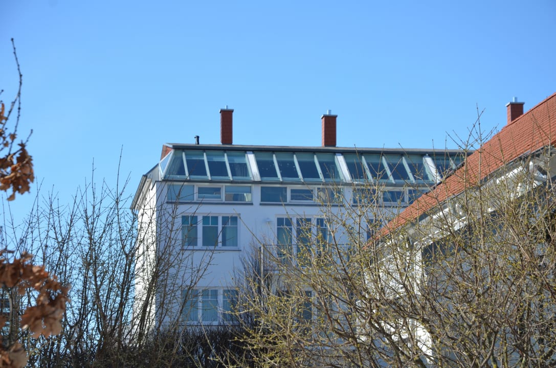 Blick zum Fenster des Appartements Jahreszeiten Ostseeappartements Rügen Appartementhaus Jahreszeiten Binz