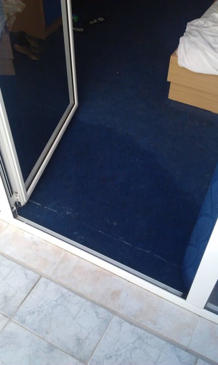 Niestety ostry deszcz i pokój zalany Elvira Hotel