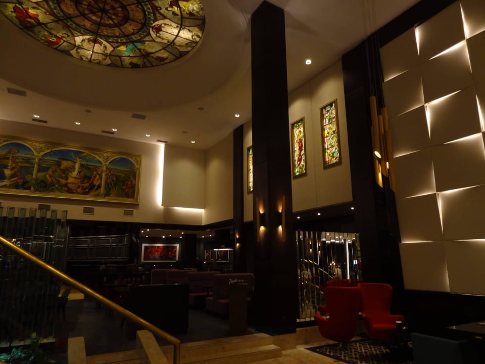 Lobby i restauracja Radisson Blu Leogrand Hotel