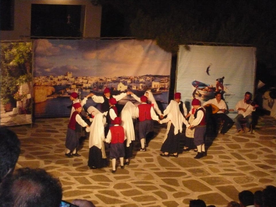 Abendlicher Volkstanz Bungalows Svoronos